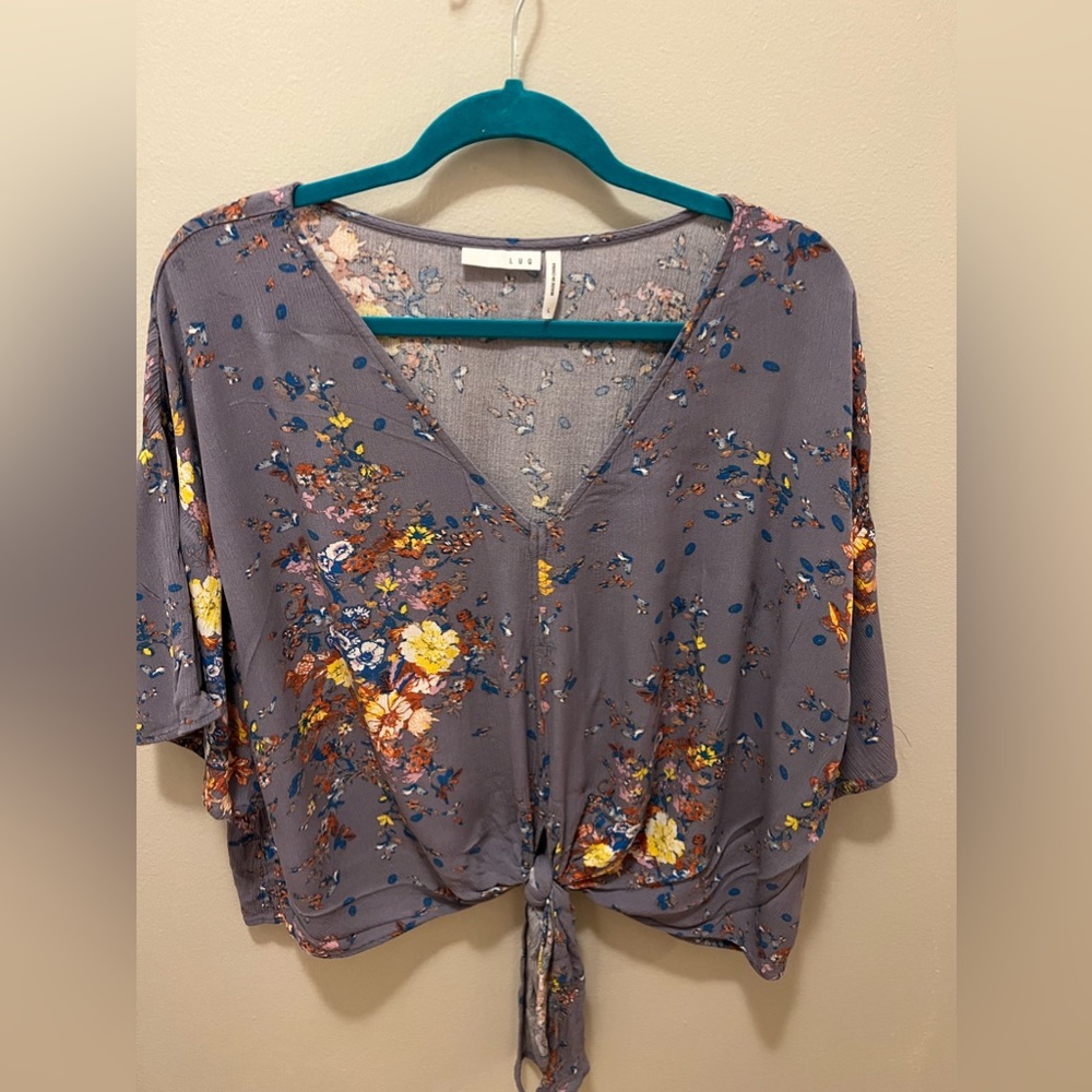 Cute floral flowy shirt